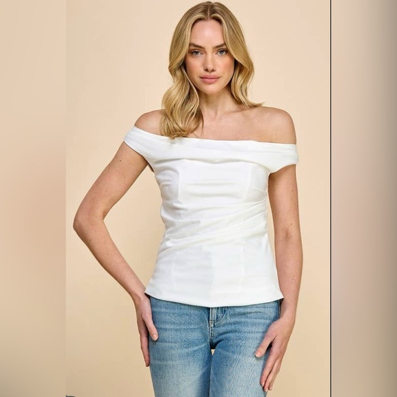 NWT BOUTIQUE TALIA OFF THE SHOULDER TOP - Picture 3 of 6